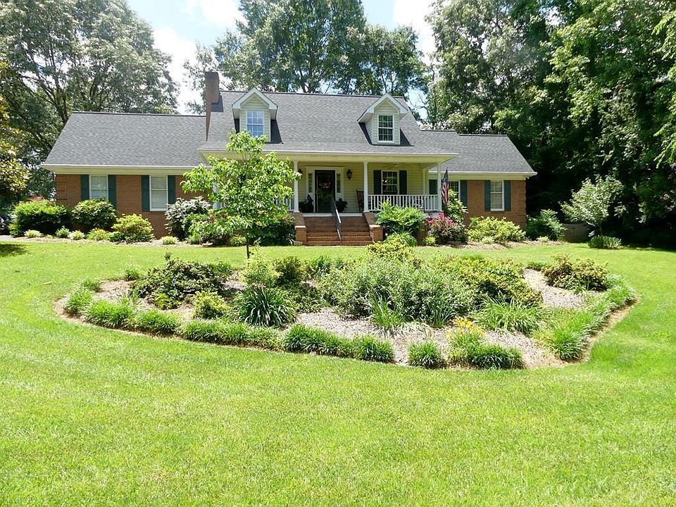 1st image of 106 Twin Lake Dr