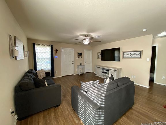 4th image of 9810 Marbach Garden