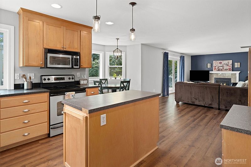 5th image of 317 66th Avenue NE