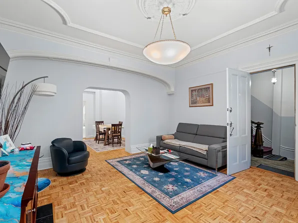 220 Eckford Street image 2 of 25