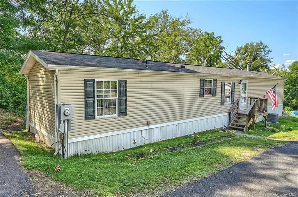 4 bed, 1100 sqft, $1,900 — Photo 1