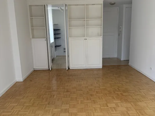 255 East 49th Street image 7 of 14