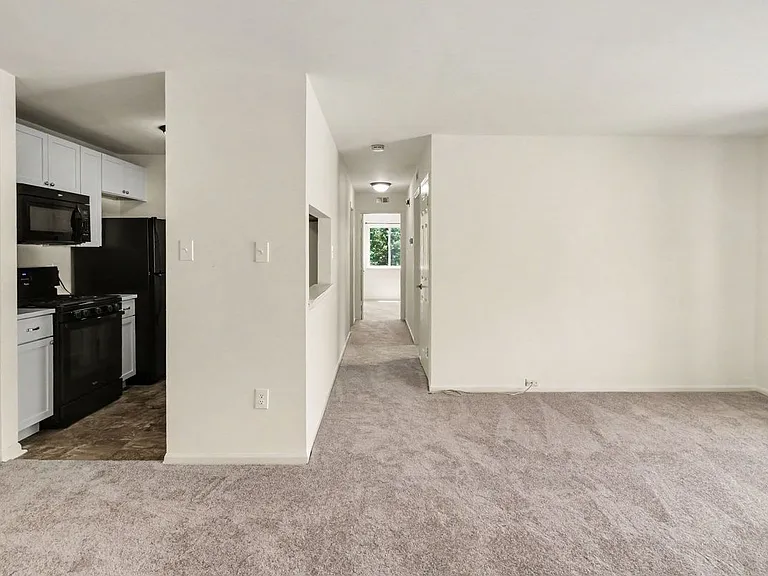 902 Dogwood Ct — Photo 6