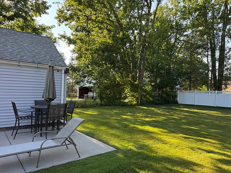72 Sherwood Ave — Photo 5