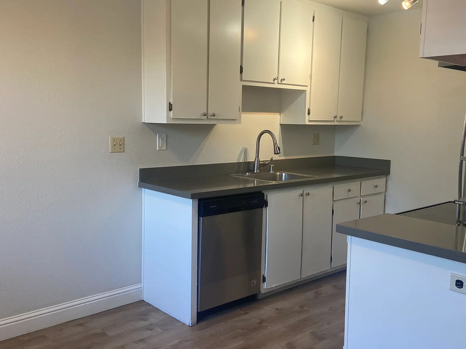 404 W. Cross Street — Photo 3