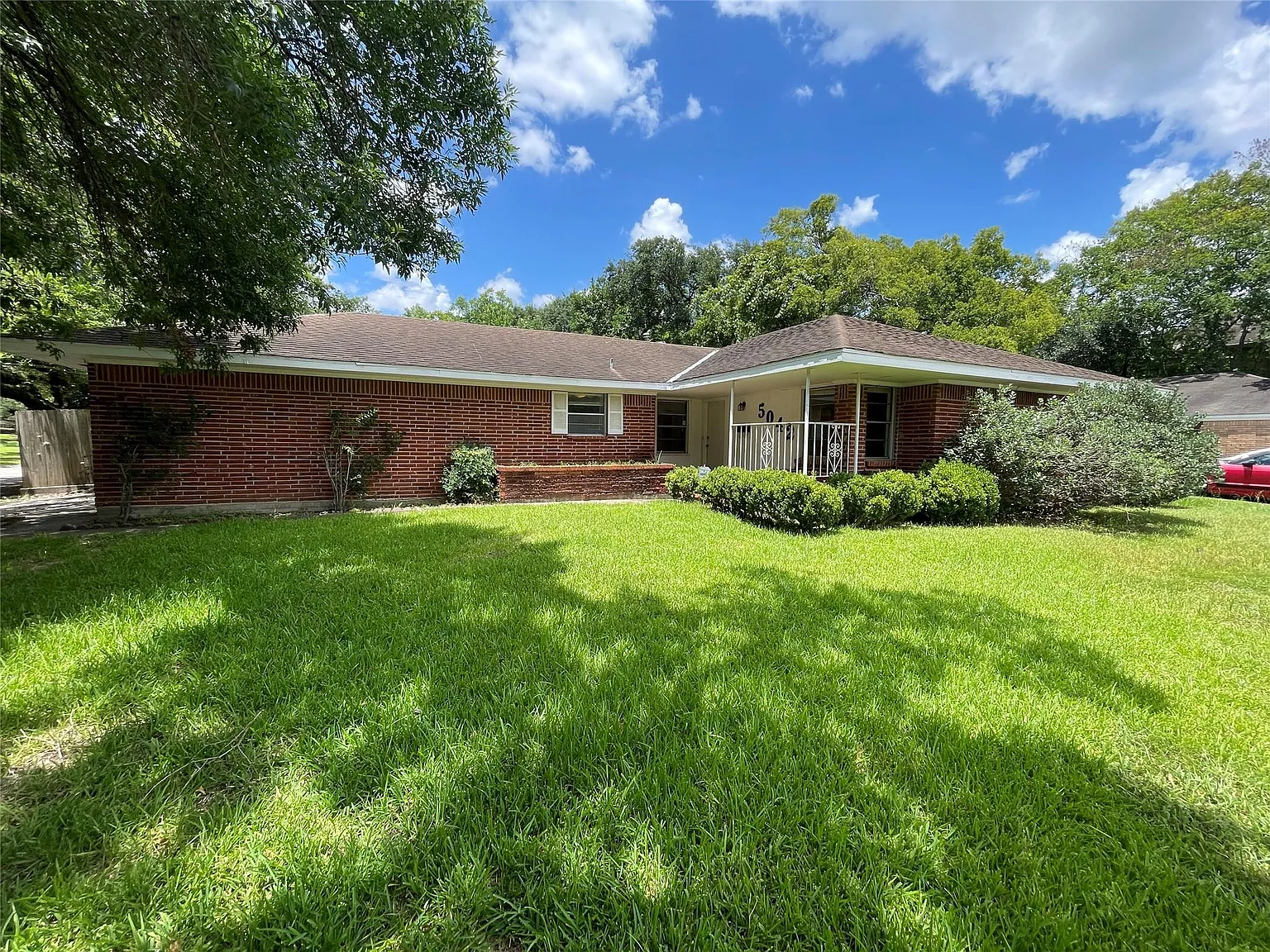 3 bed, 2.0 bath, 1421 sqft, $1,985 — Photo 1