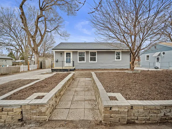 1700 E 28th St, Des Moines, IA 50317