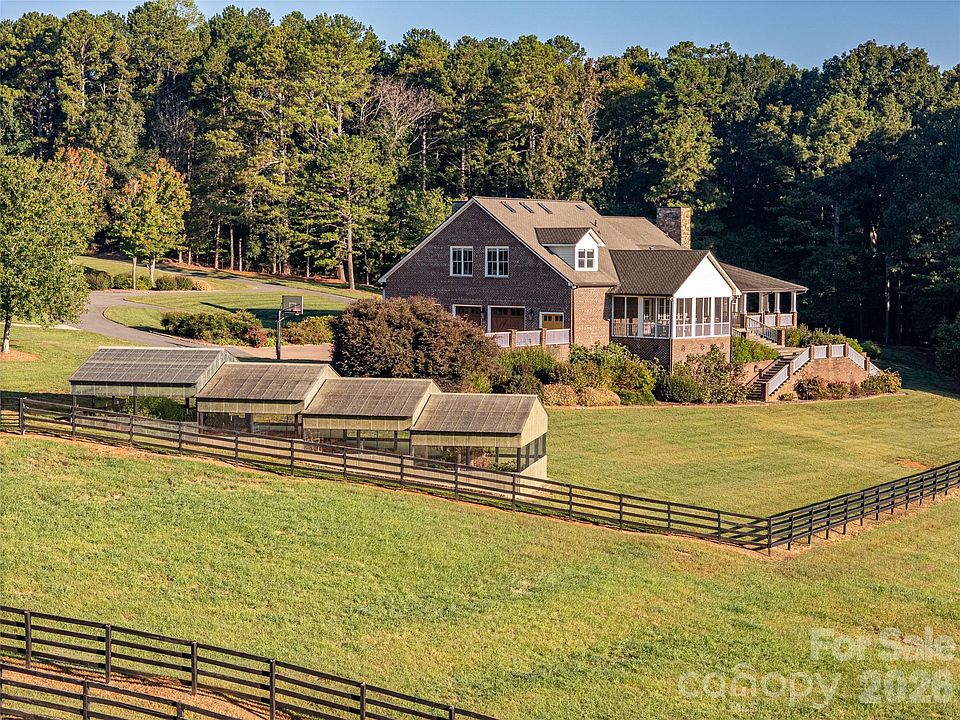 1st image of 520 Lewis Farm Rd