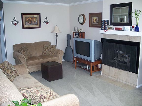 3rd image of 4042 S Vernon Cir APT C