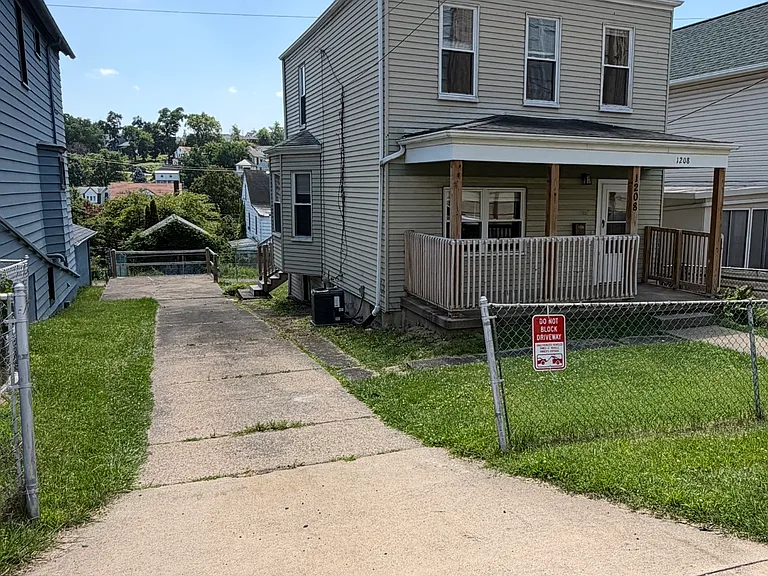 1208 Elwell St — Photo 1