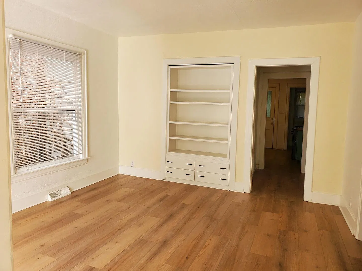 Eastside - Lower 3 Bedroom Apartment — Photo 4