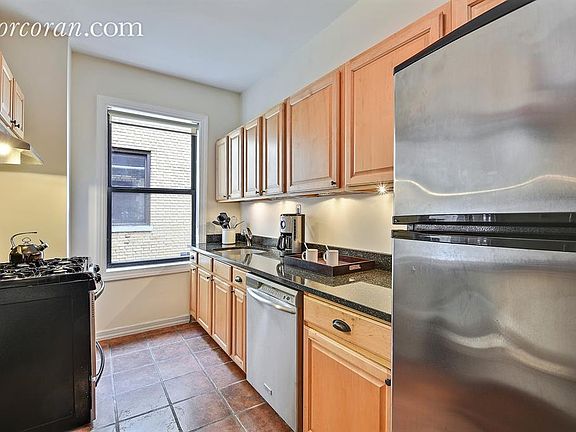 3rd image of 875 W 181st St APT 6C