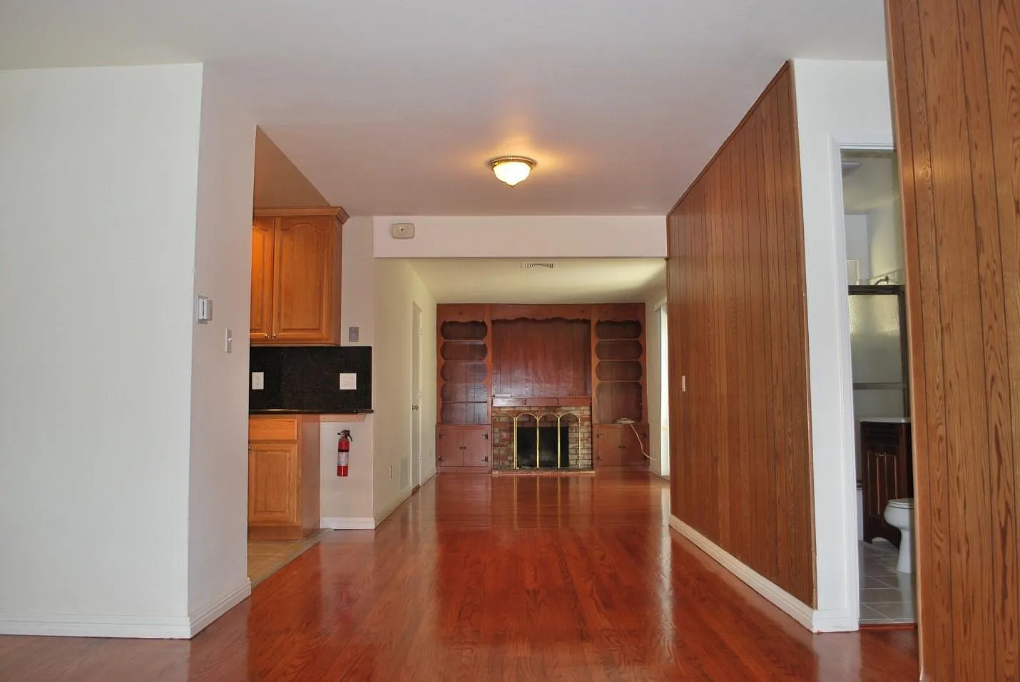 3 bed, 1150 sqft, $4,595 — Photo 3