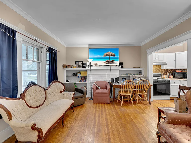 75 Montrose Ave #1 — Photo 11