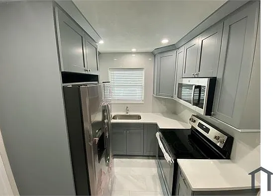 1313 W Patterson St — Photo 8