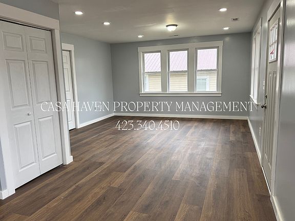 3rd image of 913 E Myrtle Ave #1