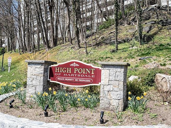 3rd image of 100 High Point Dr APT 704