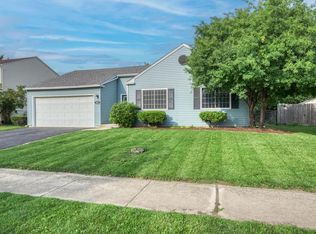 935 Fieldside Ln, Aurora, IL 60504