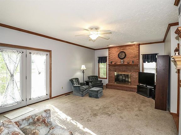 3rd image of 4432 Stone Creek Dr