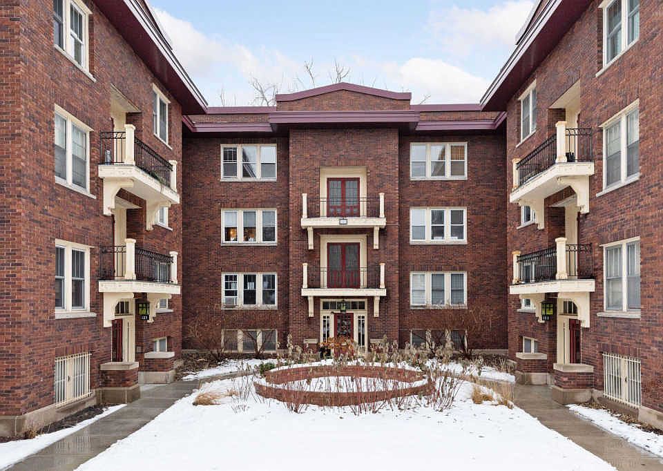 1st image of 125 Lexington Pkwy S APT 4