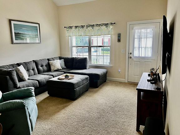 5th image of 17289 Queen Anne Way
