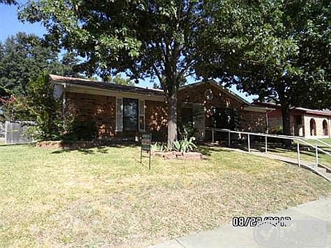 1st image of 917 Meadowdale Cir