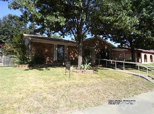 917 Meadowdale Cir, Garland, TX 75043