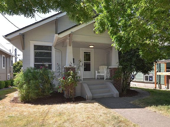 Perfectly nestled on a tree-lined street- walkable to all that Georgetown has to offer: restaurants, coffee shops, parks, etc.