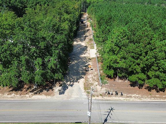 3rd image of Duck Pond Rd