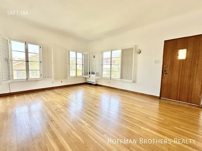 5044 Rosewood Ave — Photo 3