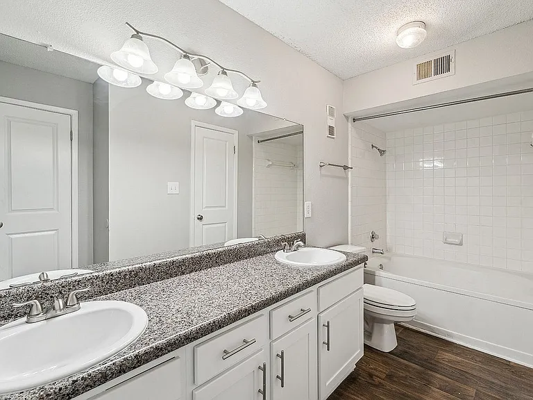 Bathroom with 2 sinks
