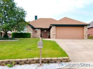 2517 John Dr, Denton, TX 76207