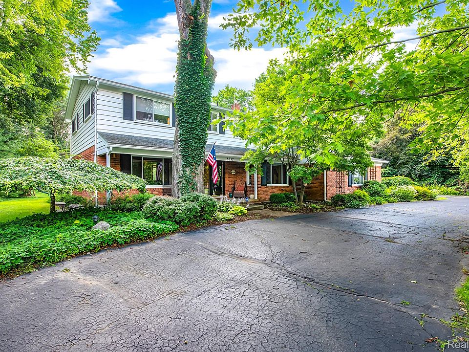 1st image of 3057 Betsy Ross Dr