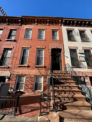 Rented by Mae Equities | media 7