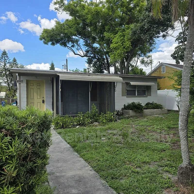 2 bed, 1.0 bath, 1200 sqft, $1,695 — Photo 1
