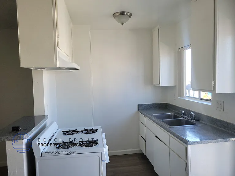 1532 W 257th St — Photo 12