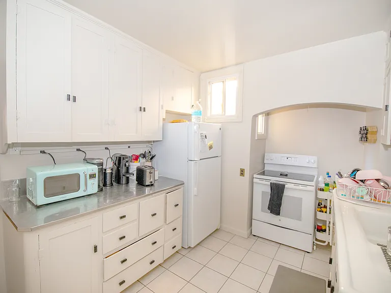1321 College Ave — Photo 12