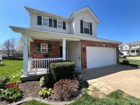 124 Roxbury Dr, O'Fallon, MO 63366