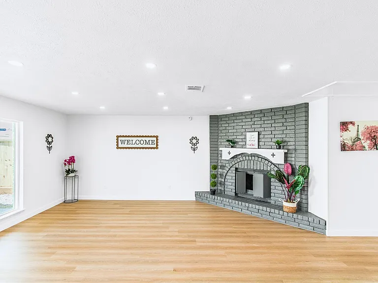 318 Willoughby Dr — Photo 13
