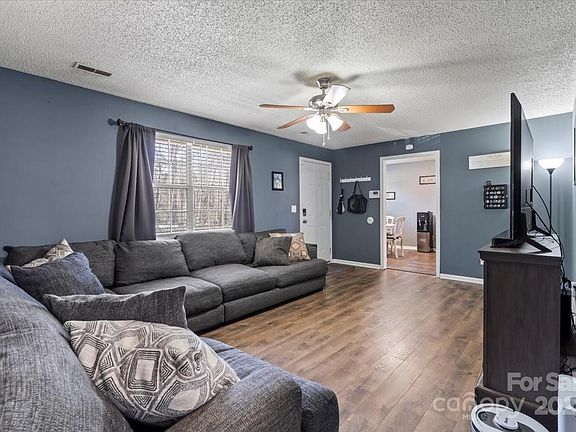 5th image of 111 Cedar Dr