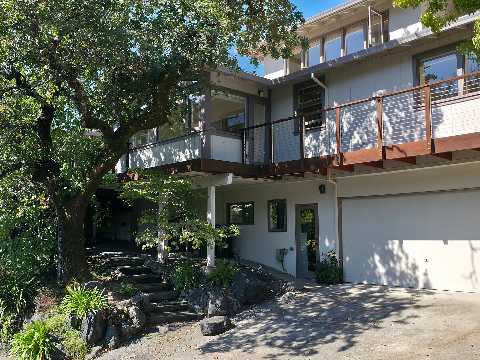 4 bed, 2458 sqft, $10,490 — Photo 3