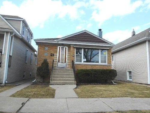 3232 N Neenah Ave Photo 1