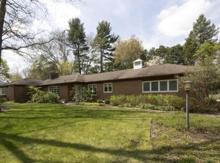 2512 Sheffield Dr, Kalamazoo, MI 49008
