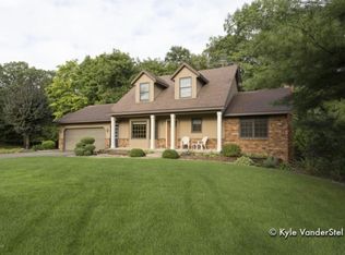 9675 Bend Dr, Jenison, MI 49428