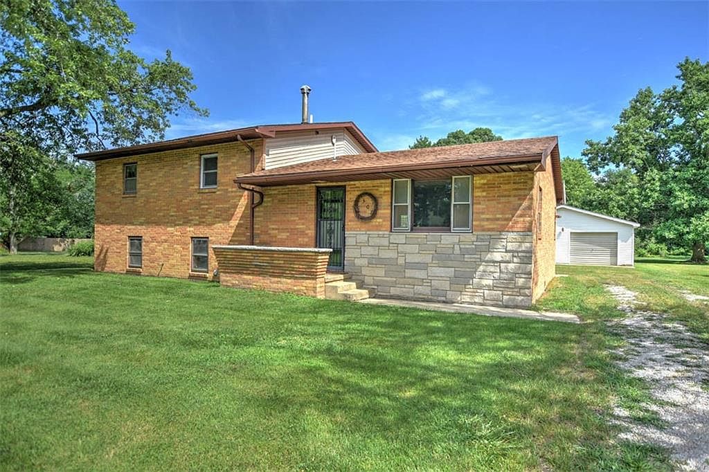 307 E Seiberling St, Blue Mound, IL 62513 Zillow