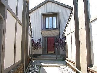 Entranceway to nice condo