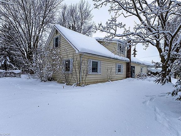 4th image of 670 Elm Ave N