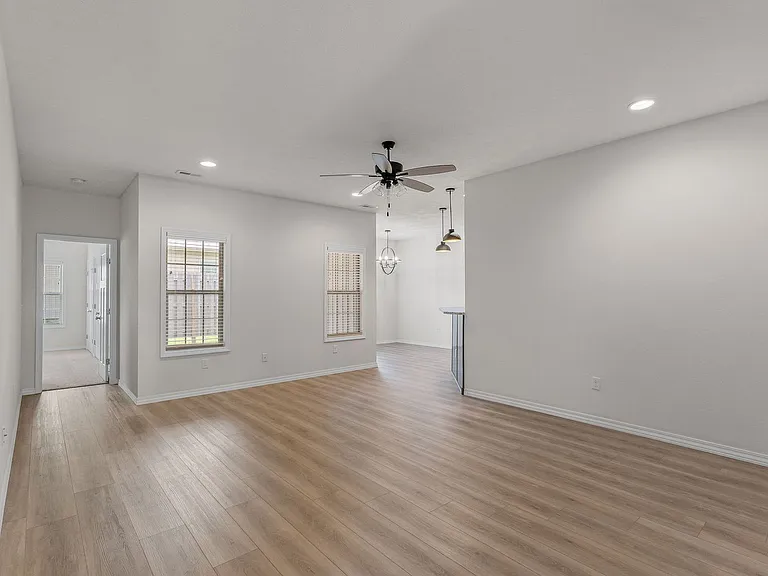 3023 W Cardinal St — Photo 2