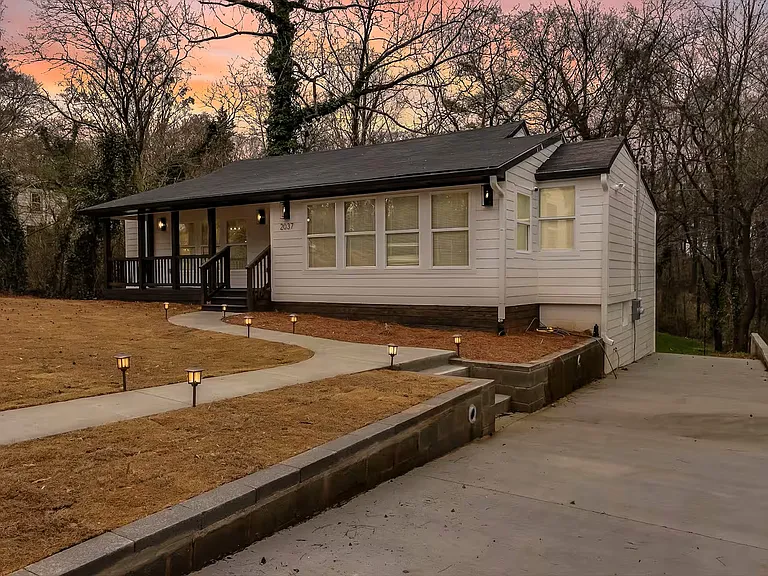 2037 Conrad Ave SE — Photo 3