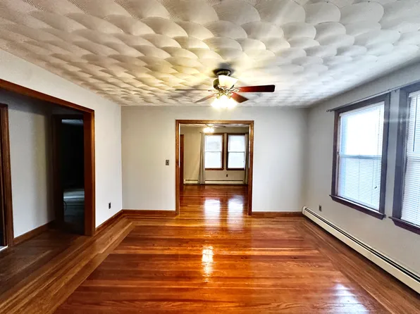 28 Earle St, Fall River, MA